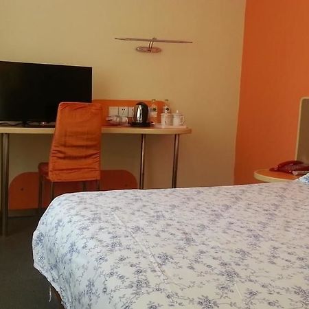 Motel 168 Hotel Урумчи Экстерьер фото