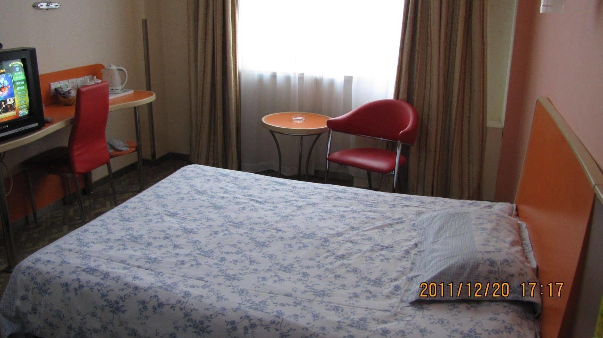 Motel 168 Hotel Урумчи Экстерьер фото